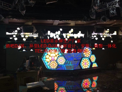 酒吧十字架异型LED显示屏每小时用电量计算与室内全彩LED显示屏选型指南